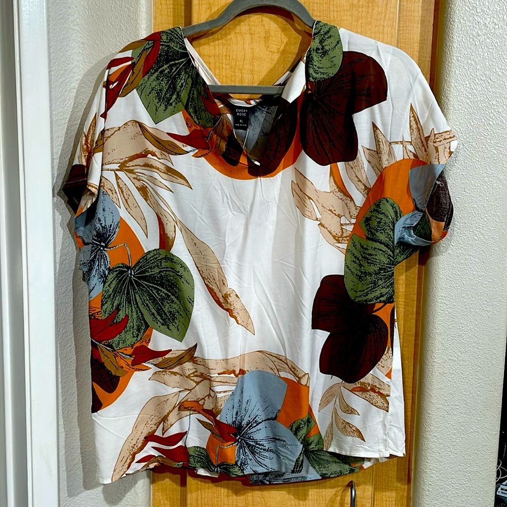 NWT Botanical Print short sleeved Blouse